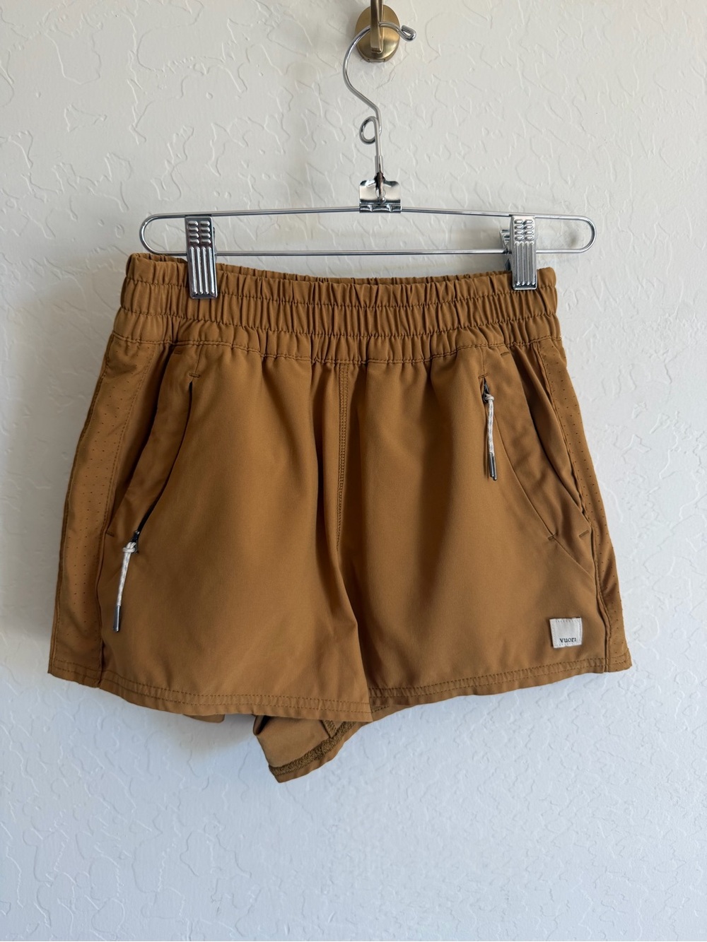 Vuori Performance Athletic Shorts Mustard Yellow with Zip Pockets Size XS